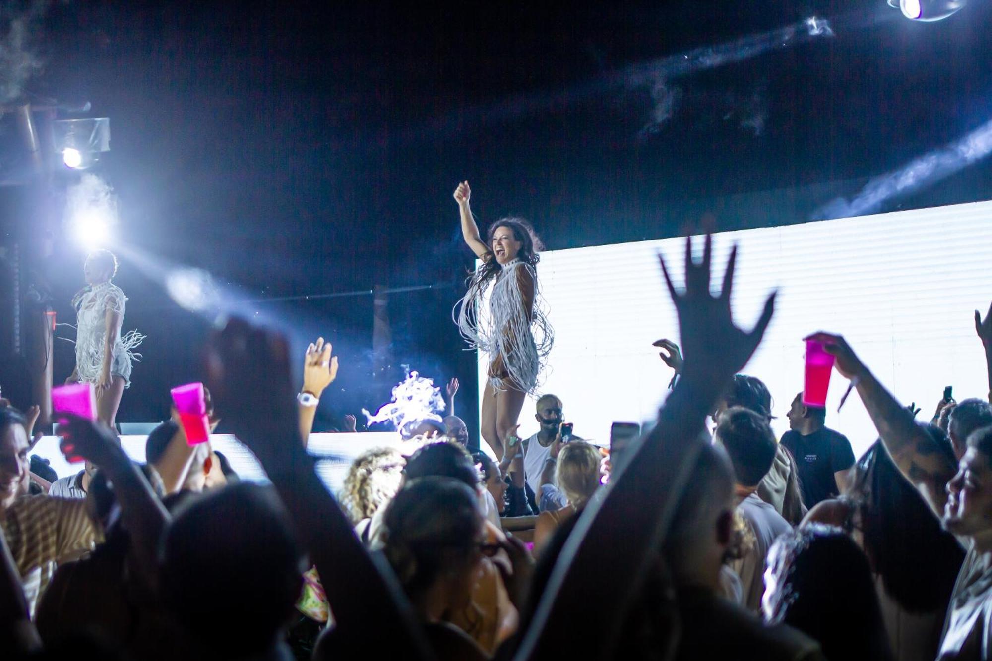 Cafe Jeri Hotel Jijoca de Jericoacoara Exterior foto Rihanna performing "Work" at the 2016 Coachella Valley Music and Arts Festival